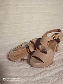 Viamaestra . Sandali