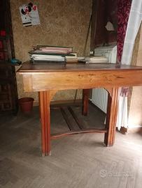 tavolo in legno vero anni 50. 