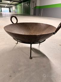 Braciere antico in ferro battuto