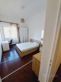 Stanza per Studenti Genova Corso Italia