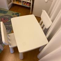 Tavolino con 2 sedie