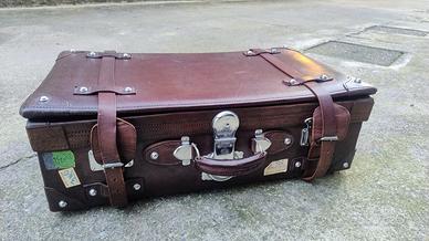 Vecchia valigia di pelle