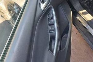 Alzavetro anteriore sx ford focus 2013