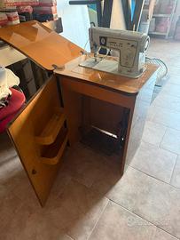 Mobile con macchina singer