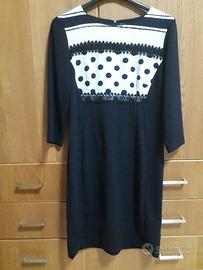 Vestito blu con particolari  bianchi