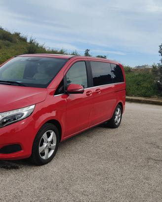 Mercedes V200d con pedana per disabili