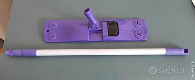 Scopa per pavimenti con manico