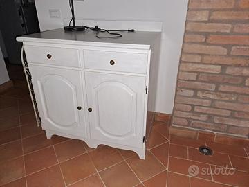 mobili bianchi in legno