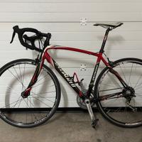 Bici da corsa Specialized Roubaix in carbonio