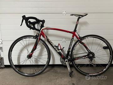 Bici da corsa Specialized Roubaix in carbonio
