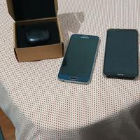 2 telefoni vecchi ma funzionanti + auricolari 