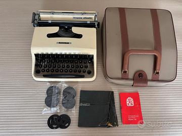 Olivetti Pluma 22 prima serie colore panna rara