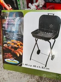 Barbecue nuovo con ruote