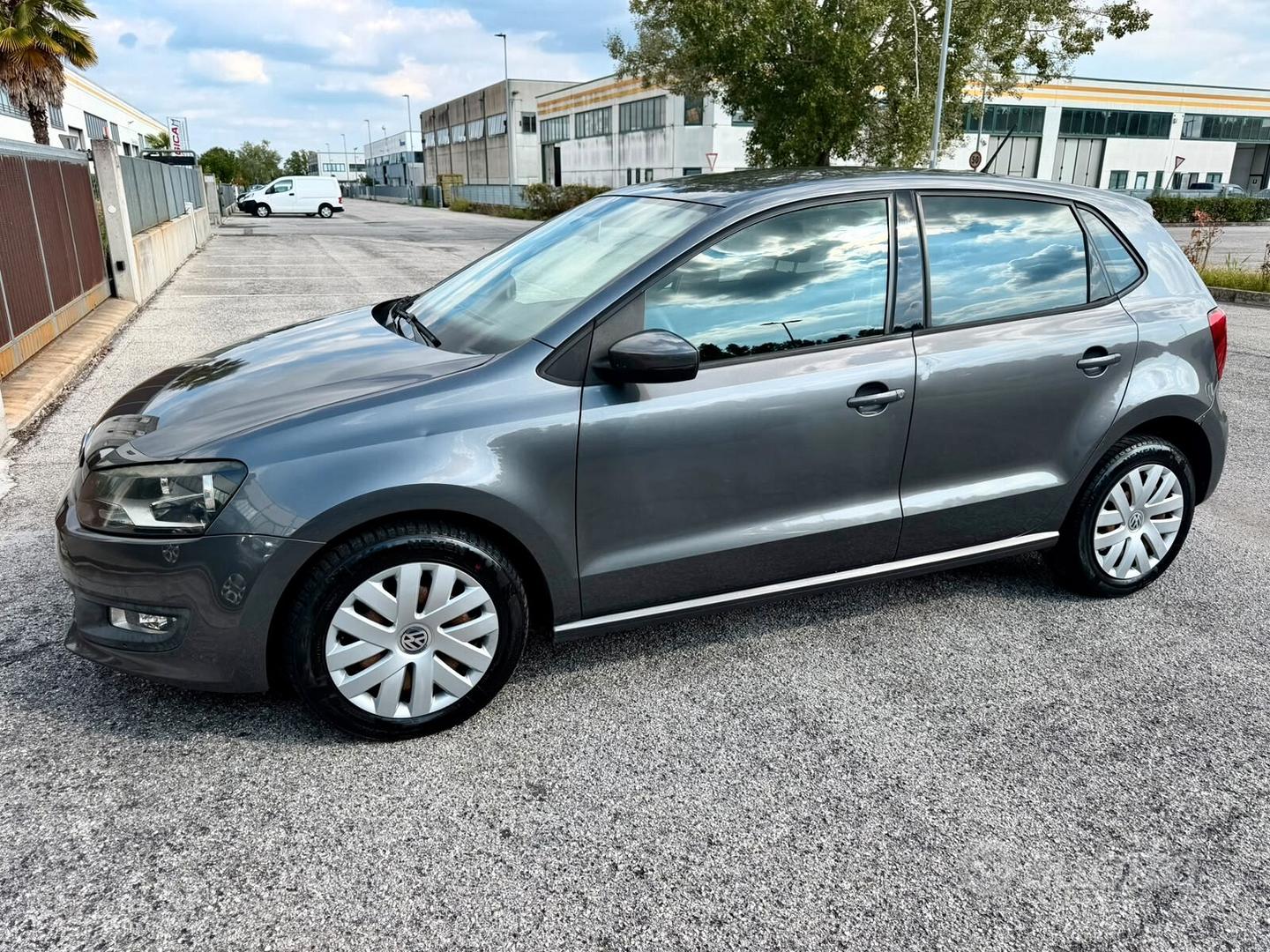 Volkswagen Polo 2010 photo 3