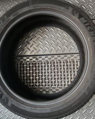 Gomme michelin pilot sport 4 suv 255/45 R20