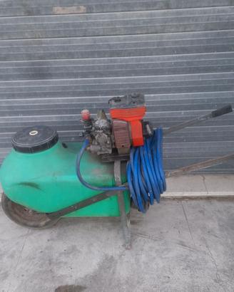 Moto pompa irroratrice a carriola 