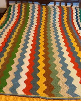 Coperta di lana fatta a mano all'uncinetto 