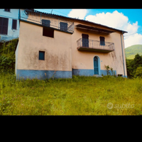 Casa indipendente libera 3 lati a lisio