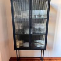 Credenza sala da pranzo nera in metalo e vetro