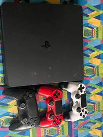 PlayStation 4 Slin completa di accessori e giochi