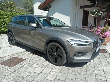 Volvo V60 Cross Country B5  2021 