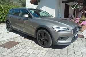 Volvo V60 Cross Country B5  2021 