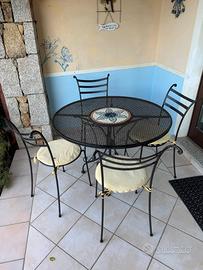Tavolo e sedie