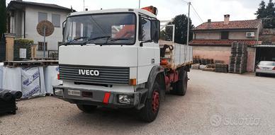 Iveco 16/24 con gru  ribaltabile trilaterale