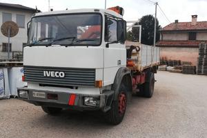 Iveco 16/24 con gru  ribaltabile trilaterale