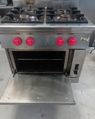 cucina 4 fuochi con forno professionale 