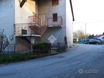 CASA SEMINDIPENDENTE A CASTELLETTO CERVO