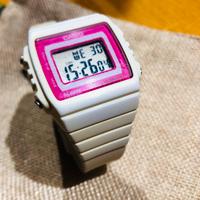 Orologio Casio bianco e rosa vintage rarissimo