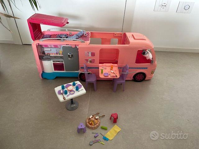 Barbie Camper dei Sogni con piscina e scivolo Tutto per i