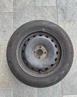 Gomme invernali con cerchio in ferro 185/65 r15
