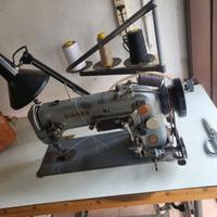 macchina da cucire SINGER con tavolino a pedale