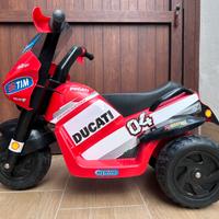 Moto elettrica per bambino. Peg Perego. Ducati