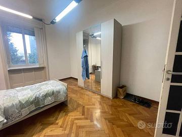 Stanza in appartamento di 285 m² a Milano