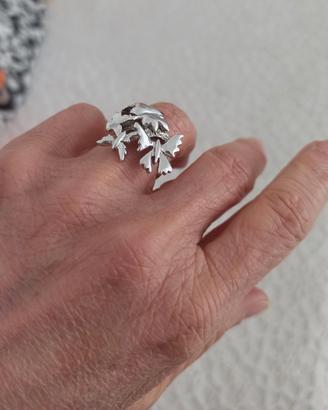 Anello in argento 925 decorato.