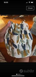 Borsa secchiello con perline ricamate