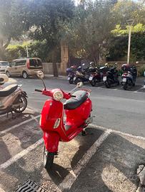 Vespa Piaggio 125 rossa