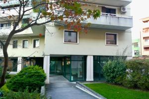 LUMINOSO LOCALE COMMERCIALE - visibilità e pres...