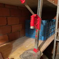 Macchine per chiusura tappi metallici da bott
