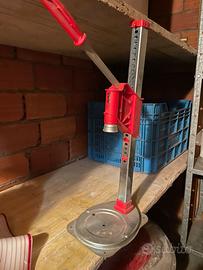 Macchine per chiusura tappi metallici da bott