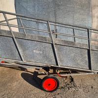Rampa di carico per bestiame regolabile con ruote