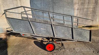 Rampa di carico per bestiame regolabile con ruote