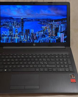 Notebook HP 15 AMD Ryzen 3 12GB - Radeon Vega 2GB