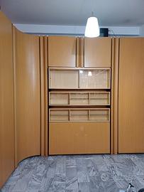 letto a scomparsa con armadio e tavolo