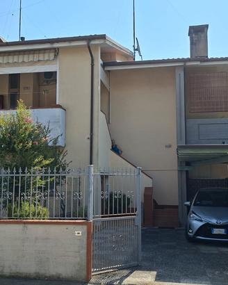 Villetta SU DUE LIVELLI con 2bagni & riscaldamento