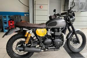 TRIUMPH 900 SCRAMBLER