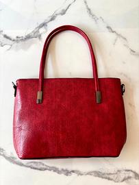 Borsa a spalla e tracolla rossa